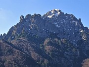 09 Zoom sul roccioso Monte Cornetta (2051 m)